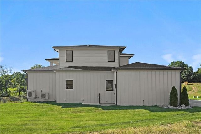 2715 NW 84th Terrace, Kansas City, MO 64154