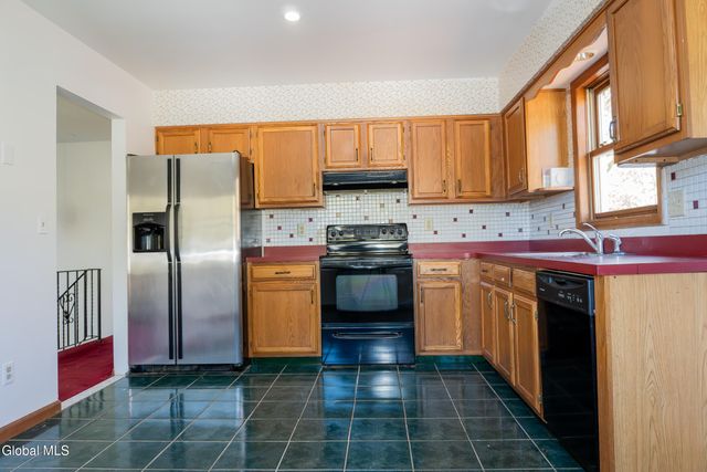 141 Clement Avenue, Schenectady, NY 12304