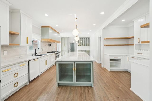 1600 Spring Arbor SW Court, Lilburn, GA 30047