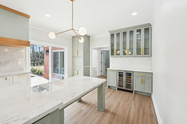 1600 Spring Arbor SW Court, Lilburn, GA 30047