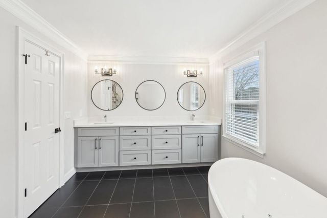 1600 Spring Arbor SW Court, Lilburn, GA 30047