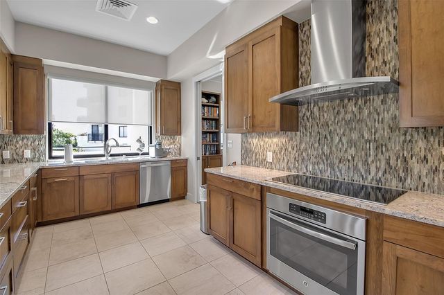 1485 GULF OF MEXICO DRIVE 303, Longboat Key, FL 34228