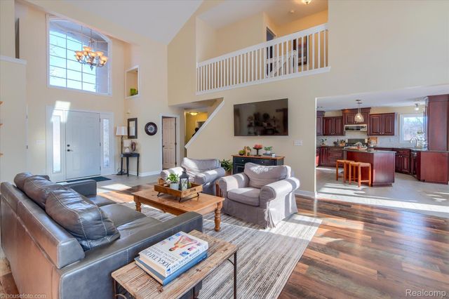 2051 E Oakwood Road, Addison Township, MI 48370