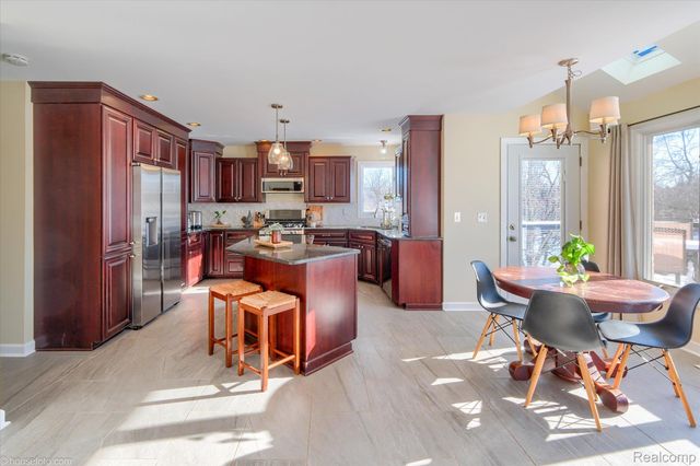 2051 E Oakwood Road, Addison Township, MI 48370