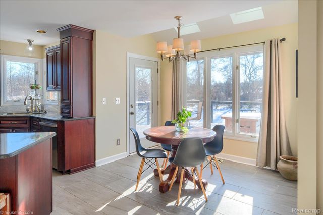 2051 E Oakwood Road, Addison Township, MI 48370