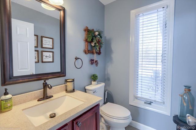 2051 E Oakwood Road, Addison Township, MI 48370