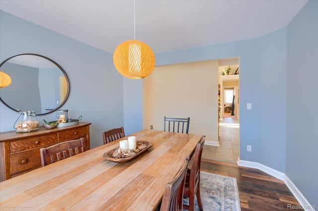 2051 E Oakwood Road, Addison Township, MI 48370