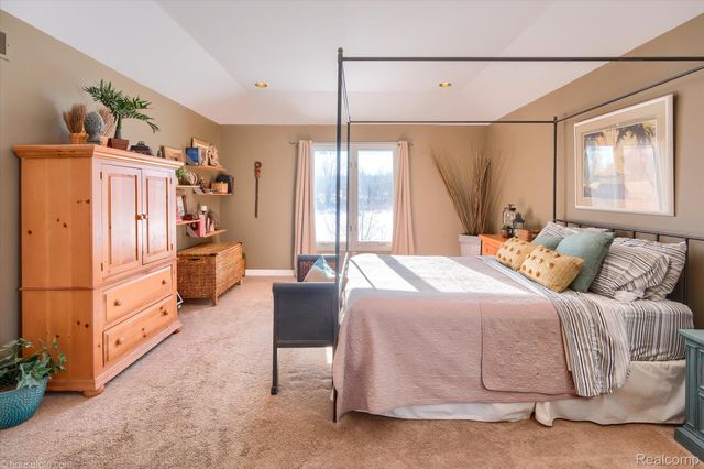 2051 E Oakwood Road, Addison Township, MI 48370