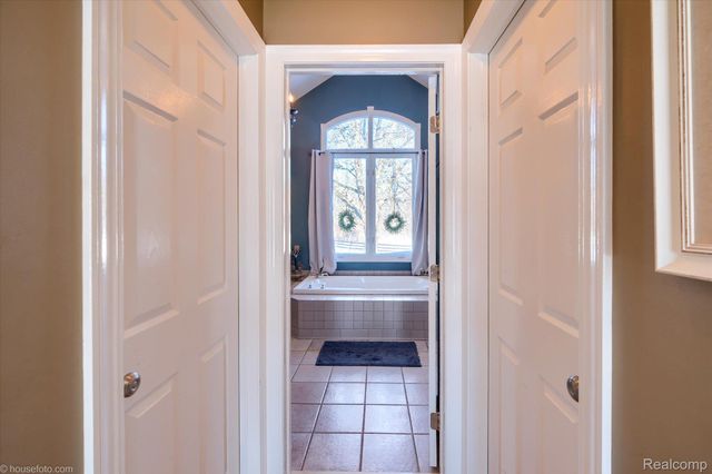 2051 E Oakwood Road, Addison Township, MI 48370