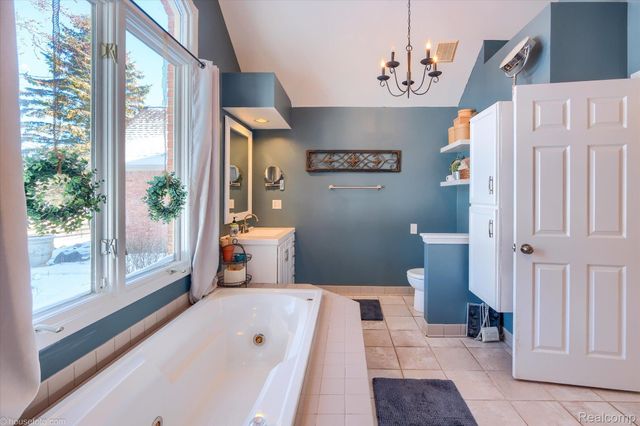 2051 E Oakwood Road, Addison Township, MI 48370