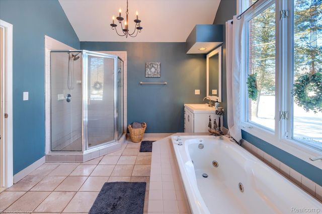 2051 E Oakwood Road, Addison Township, MI 48370