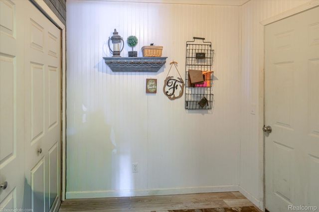 2051 E Oakwood Road, Addison Township, MI 48370