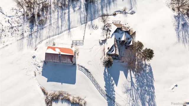 2051 E Oakwood Road, Addison Township, MI 48370