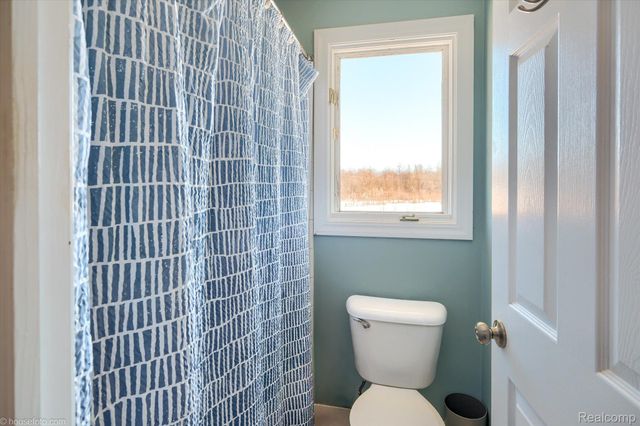 2051 E Oakwood Road, Addison Township, MI 48370