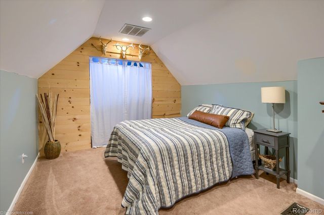 2051 E Oakwood Road, Addison Township, MI 48370