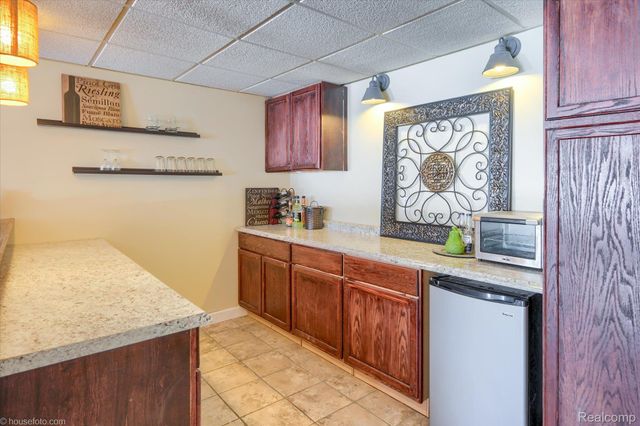 2051 E Oakwood Road, Addison Township, MI 48370