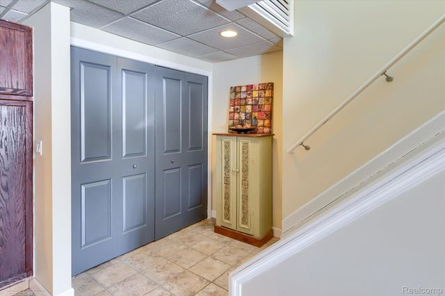 2051 E Oakwood Road, Addison Township, MI 48370