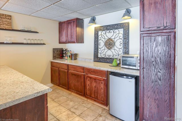 2051 E Oakwood Road, Addison Township, MI 48370