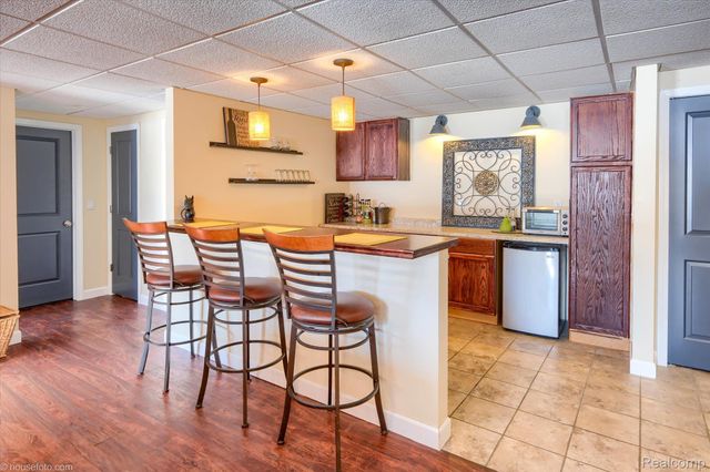 2051 E Oakwood Road, Addison Township, MI 48370