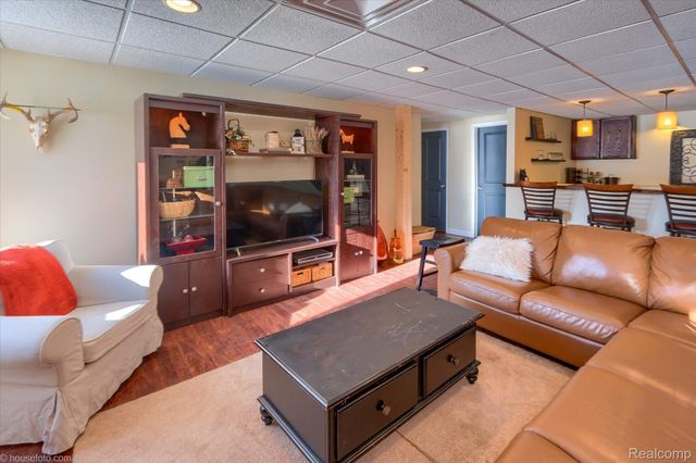 2051 E Oakwood Road, Addison Township, MI 48370