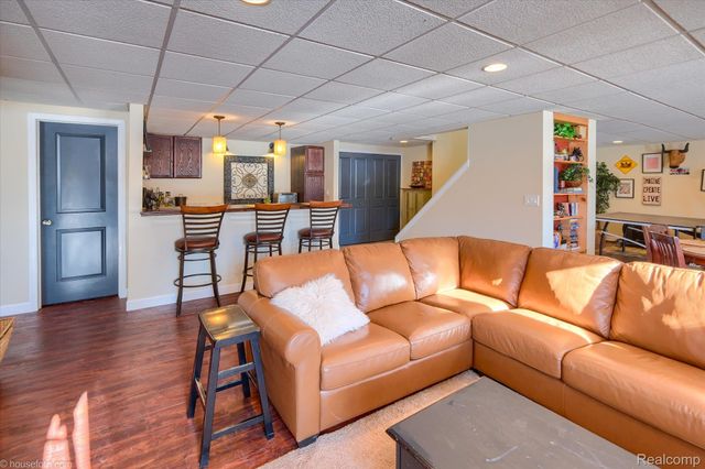 2051 E Oakwood Road, Addison Township, MI 48370