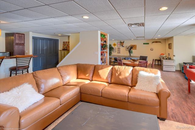 2051 E Oakwood Road, Addison Township, MI 48370