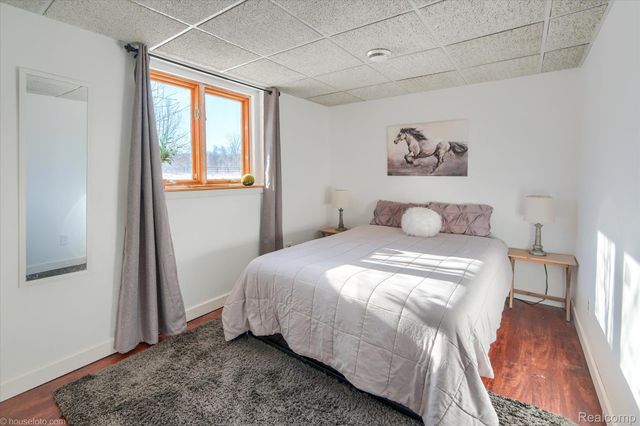 2051 E Oakwood Road, Addison Township, MI 48370