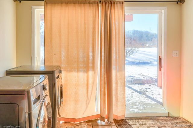 2051 E Oakwood Road, Addison Township, MI 48370