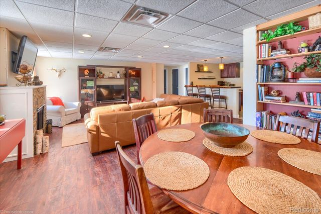 2051 E Oakwood Road, Addison Township, MI 48370