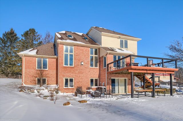 2051 E Oakwood Road, Addison Township, MI 48370