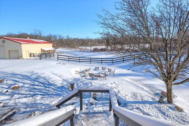 2051 E Oakwood Road, Addison Township, MI 48370