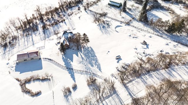 2051 E Oakwood Road, Addison Township, MI 48370