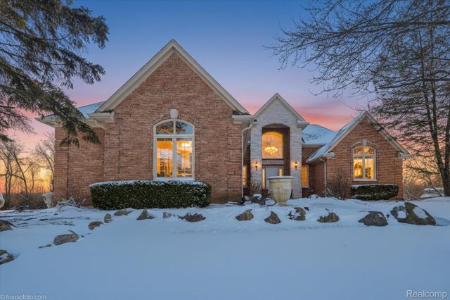 2051 E Oakwood Road, Addison Township, MI 48370