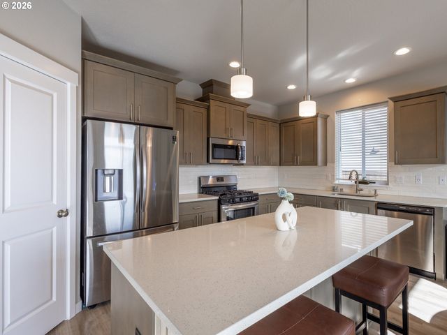 8827 N 1ST Cir, Ridgefield, WA 98642