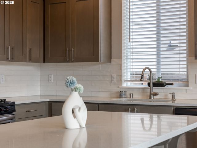 8827 N 1ST Cir, Ridgefield, WA 98642