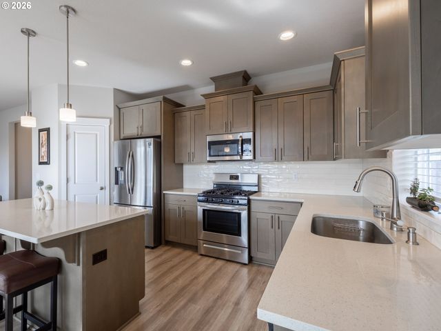 8827 N 1ST Cir, Ridgefield, WA 98642