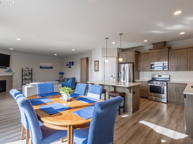 8827 N 1ST Cir, Ridgefield, WA 98642