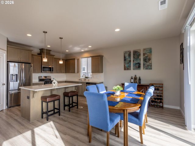 8827 N 1ST Cir, Ridgefield, WA 98642