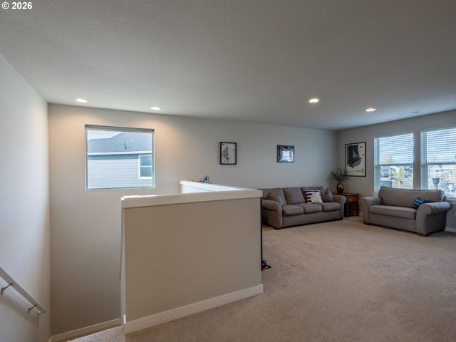 8827 N 1ST Cir, Ridgefield, WA 98642