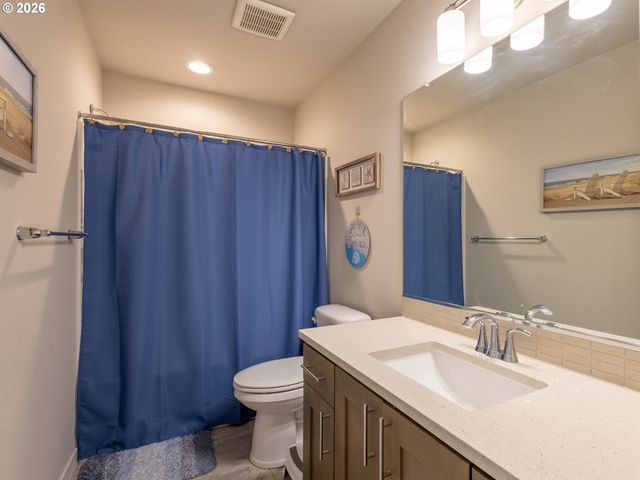 8827 N 1ST Cir, Ridgefield, WA 98642