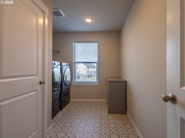 8827 N 1ST Cir, Ridgefield, WA 98642