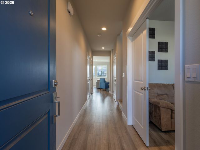 8827 N 1ST Cir, Ridgefield, WA 98642