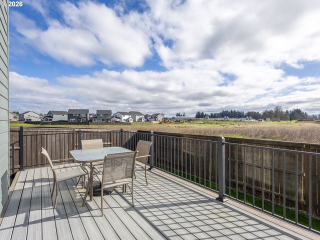 8827 N 1ST Cir, Ridgefield, WA 98642