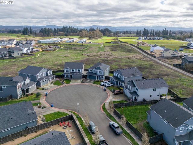 8827 N 1ST Cir, Ridgefield, WA 98642