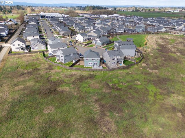 8827 N 1ST Cir, Ridgefield, WA 98642