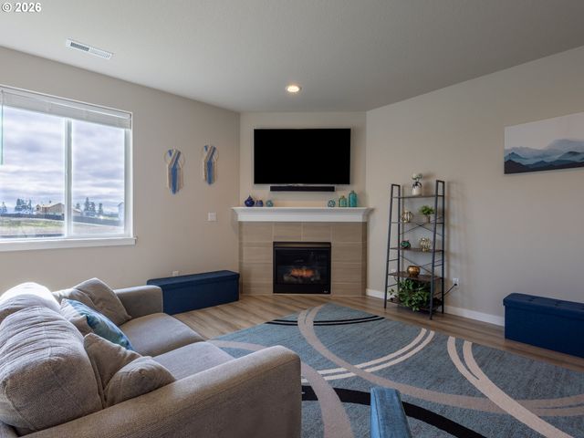 8827 N 1ST Cir, Ridgefield, WA 98642