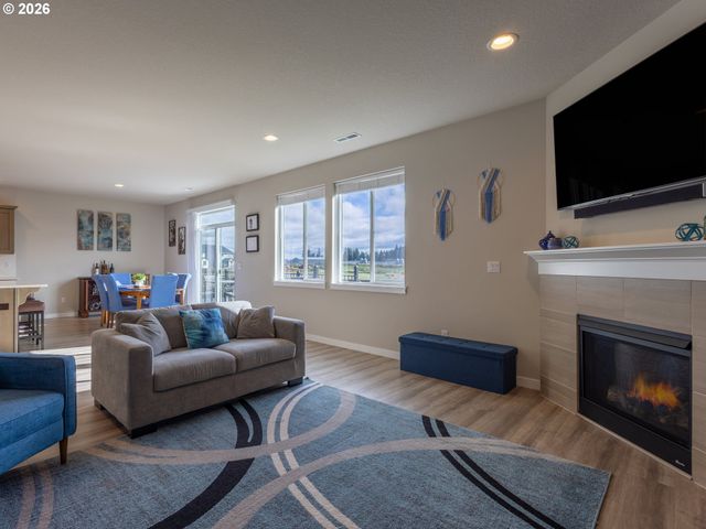 8827 N 1ST Cir, Ridgefield, WA 98642