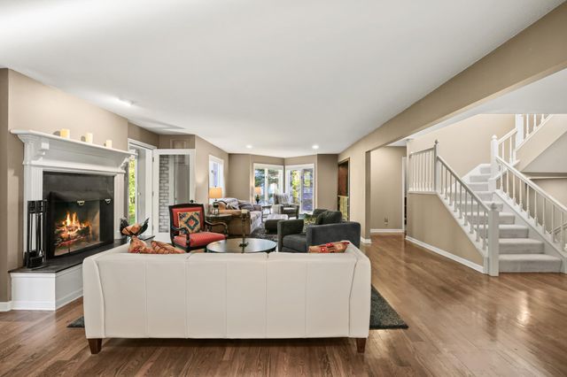 142 Wildwood Bay Drive, Mahtomedi, MN 55115