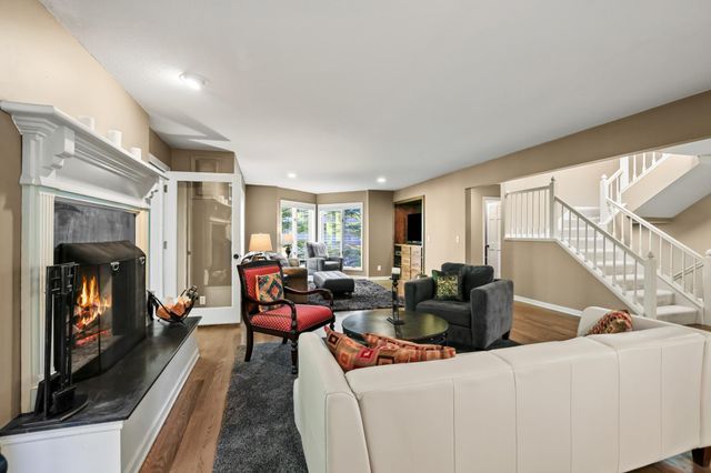 142 Wildwood Bay Drive, Mahtomedi, MN 55115