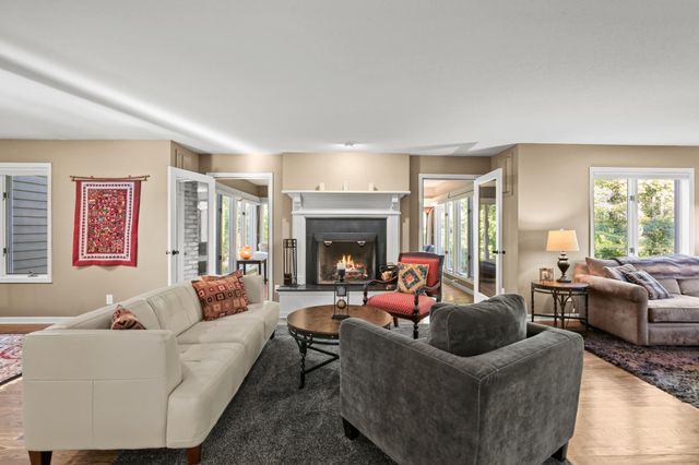 142 Wildwood Bay Drive, Mahtomedi, MN 55115